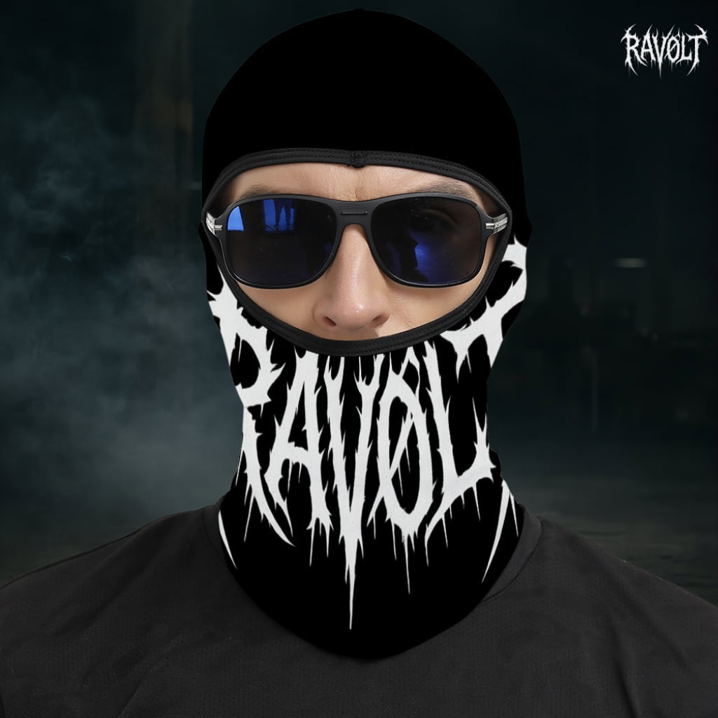 Cagoule noire RAVØLT portée par mannequin homme, gros plan de face avec logo visible