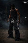 Mannequin portant un jean modulaire 2 en 1 noir style streetwear Y2K